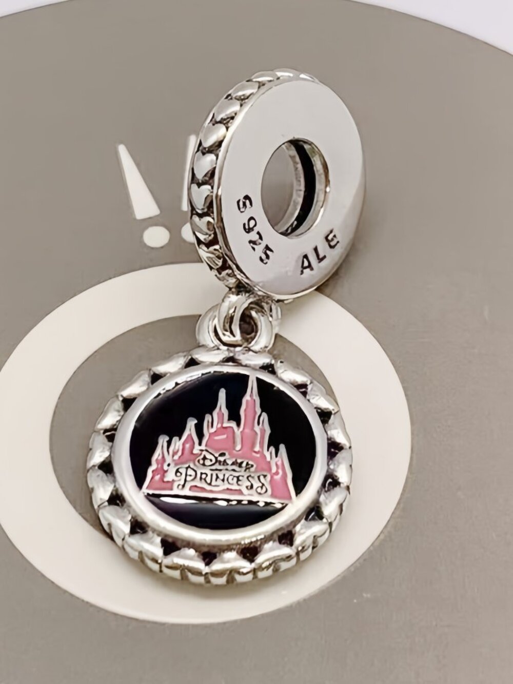 Pandora Disney HALF MARATKON WEEKEND 2019 Exclusive Charm Pendant